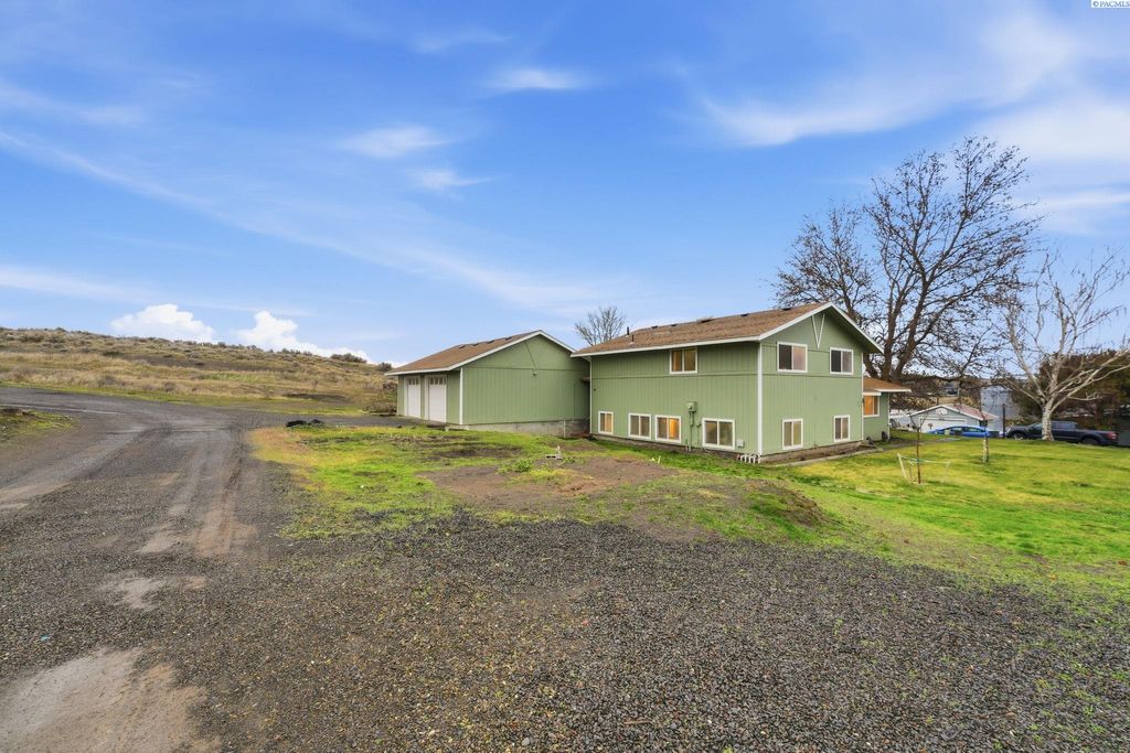 Photo of 543 N 3rd Ave, Connell, WA 99326 (MLS # 289742)