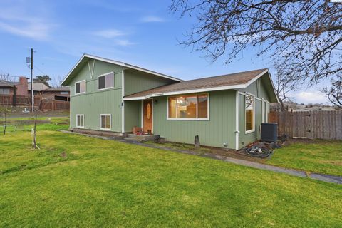 Photo of 543 N 3rd Ave, Connell, WA 99326 (MLS # 289742)