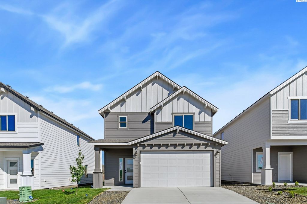 Photo of 10466 Clearwater Dr, Kennewick, WA 99336 (MLS # 292878)