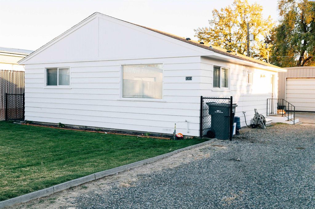 Photo of 3303 W Imnaha Avenue, Kennewick, WA 99336 (MLS # 288722)
