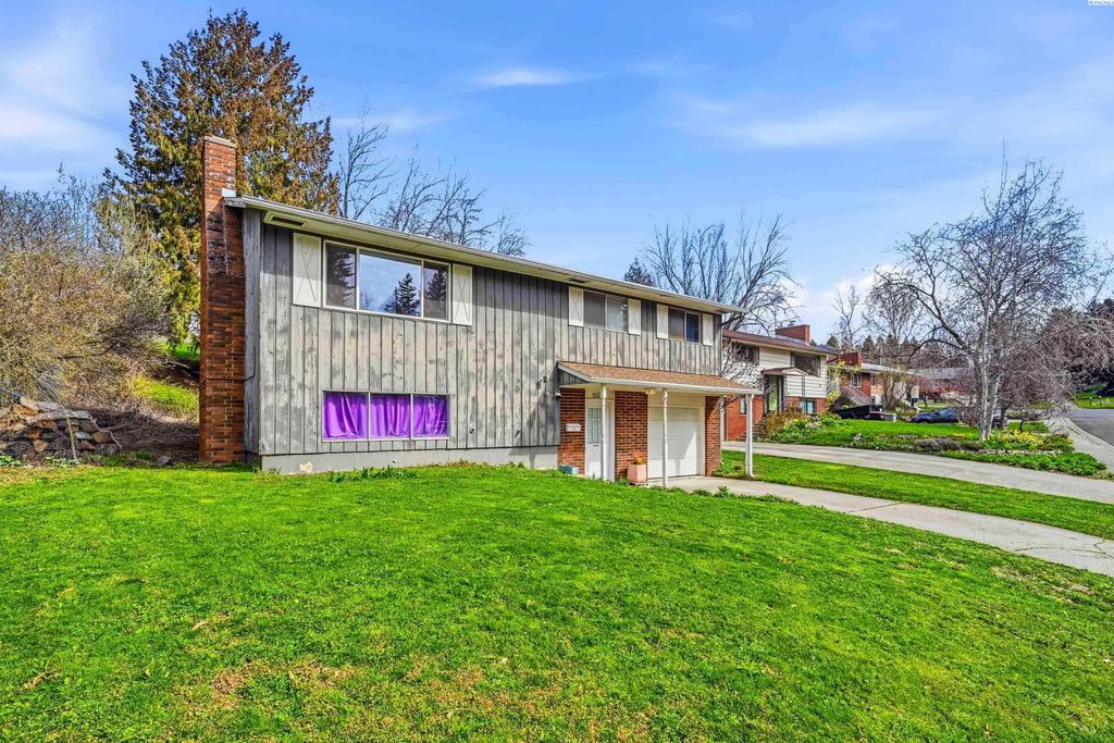 Photo of 530 Polaris St, Pullman, WA 99163 (MLS # 291849)