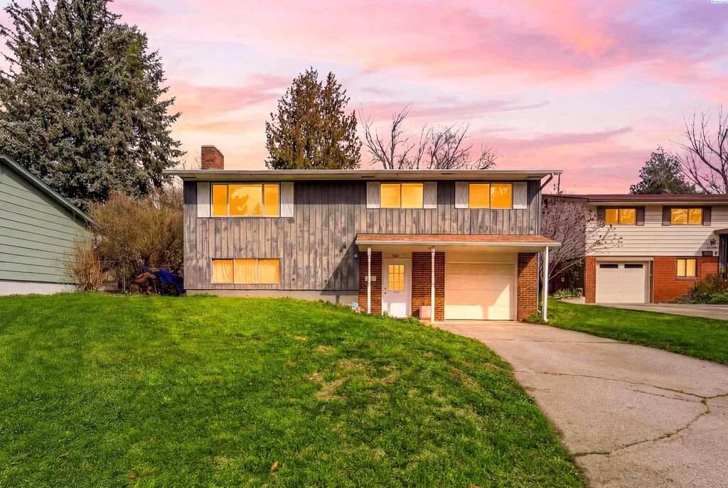 Photo of 530 Polaris St, Pullman, WA 99163 (MLS # 291849)