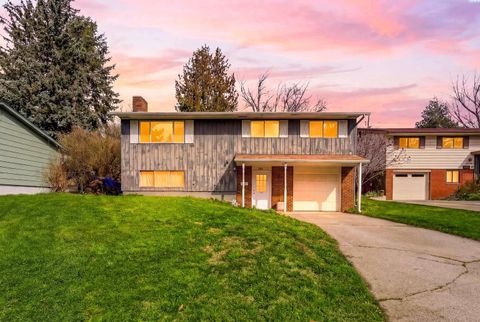 Photo of 530 Polaris St, Pullman, WA 99163 (MLS # 291849)