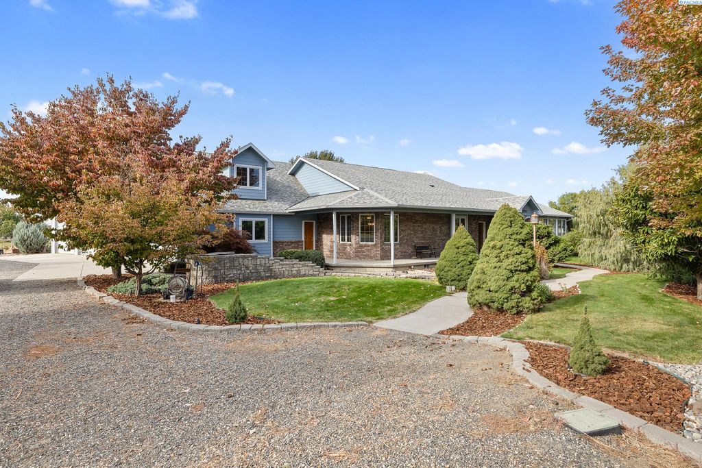 Photo of 5900 Everett St, West Richland, WA 99353 (MLS # 288308)