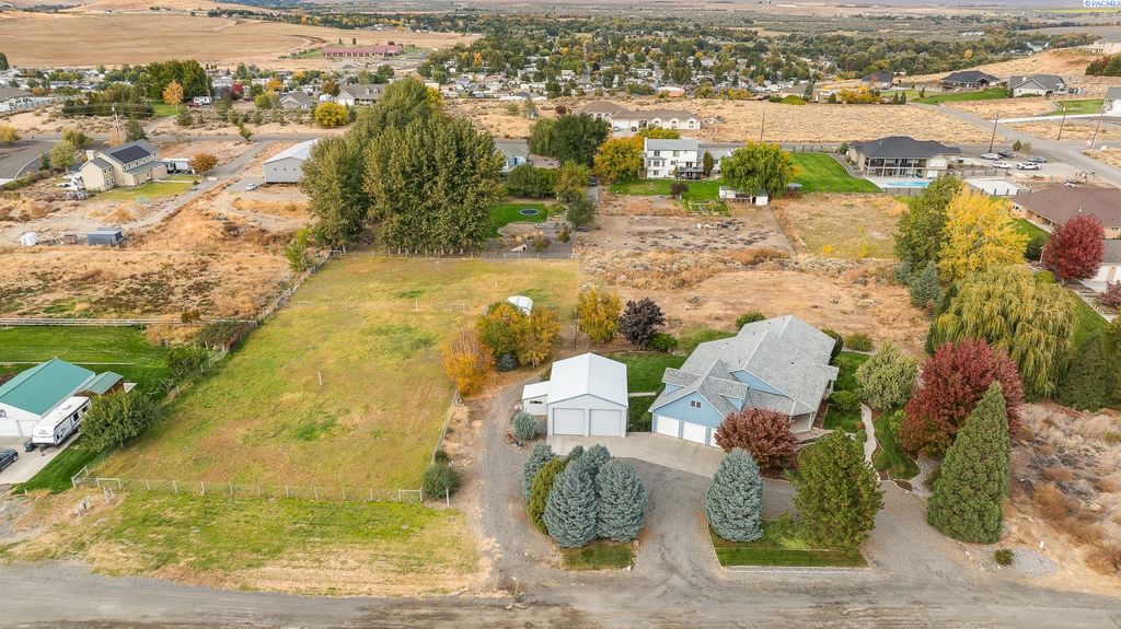 Photo of 5900 Everett St, West Richland, WA 99353 (MLS # 288308)