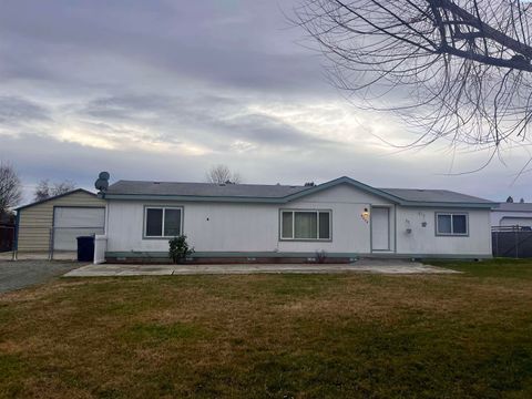Photo of 8204 W Ruby St, Pasco, WA 99301 (MLS # 289683)
