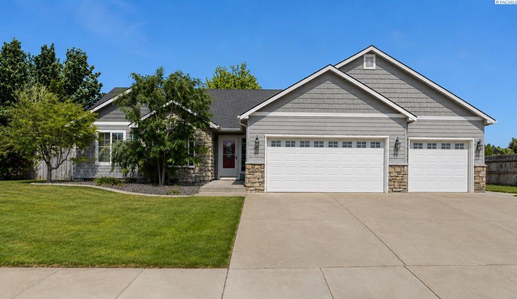 Photo of 4203 Valencia Dr, Pasco, WA 99301 (MLS # 292825)
