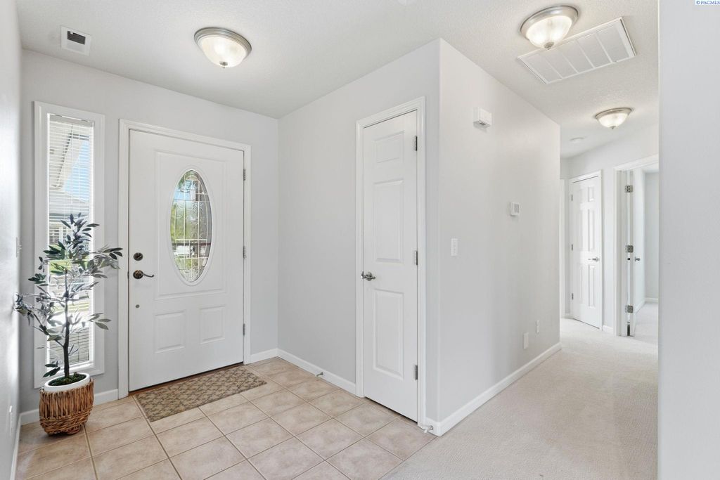 Photo of 4203 Valencia Dr, Pasco, WA 99301 (MLS # 292825)