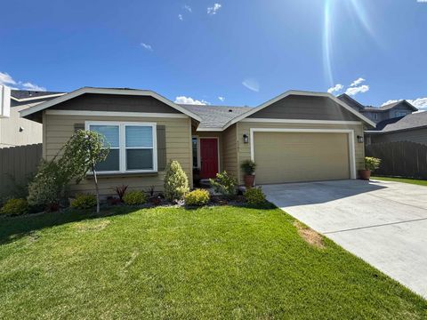 Photo of 9341 W 9th Pl, Kennewick, WA 99336 (MLS # 292302)