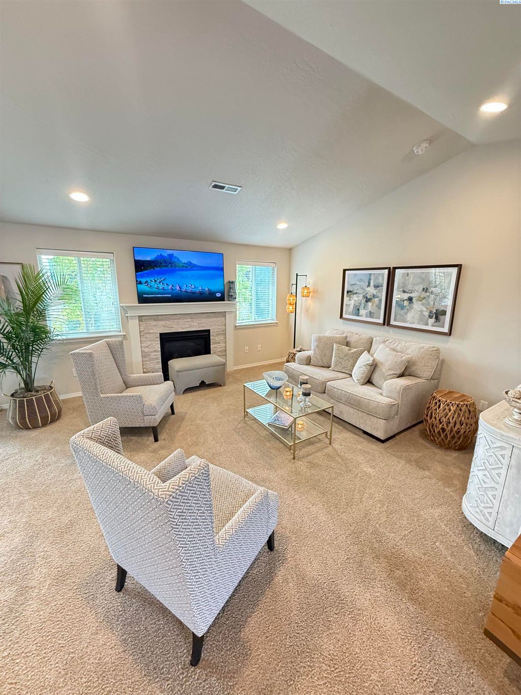 Photo of 9341 W 9th Pl, Kennewick, WA 99336 (MLS # 292302)