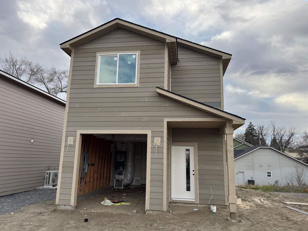 Photo of 3430 W 6th Place, Kennewick, WA 99336 (MLS # 289716)