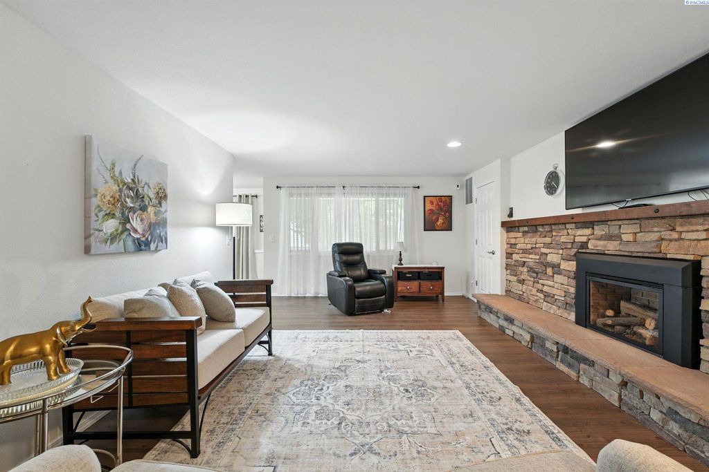 Photo of 1307 Goethals Dr #C, Richland, WA 99454 (MLS # 288868)