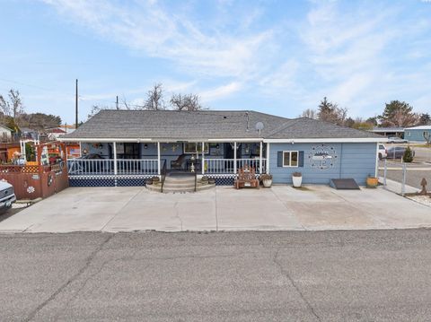 Photo of 232 6th Ave, Mabton, WA 98935 (MLS # 290853)