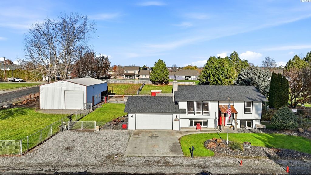 Photo of 8715 Bell St, Pasco, WA 99301 (MLS # 289097)