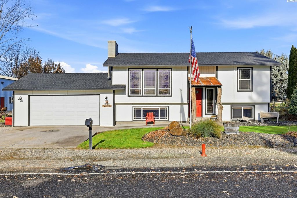 Photo of 8715 Bell St, Pasco, WA 99301 (MLS # 289097)
