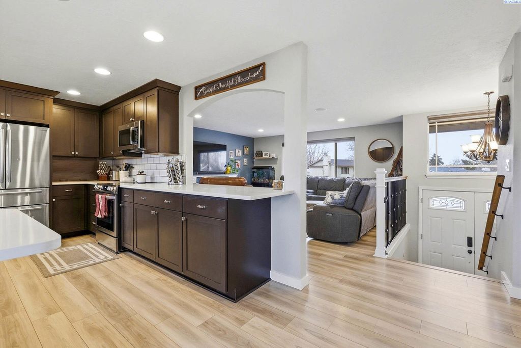 Photo of 8109 W Entiat Place, Kennewick, WA 99336 (MLS # 290314)