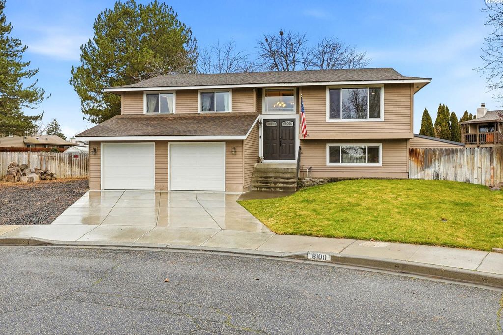 Photo of 8109 W Entiat Place, Kennewick, WA 99336 (MLS # 290314)