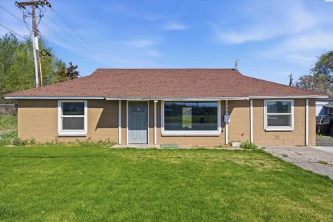 Photo of 906 W 10th Ave, Kennewick, WA 99336 (MLS # 291895)