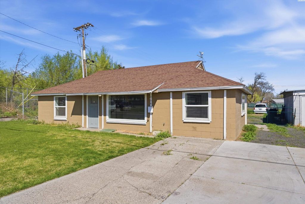 Photo of 906 W 10th Ave, Kennewick, WA 99336 (MLS # 291895)