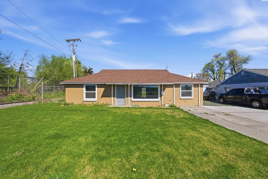 Photo of 906 W 10th Ave, Kennewick, WA 99336 (MLS # 291895)