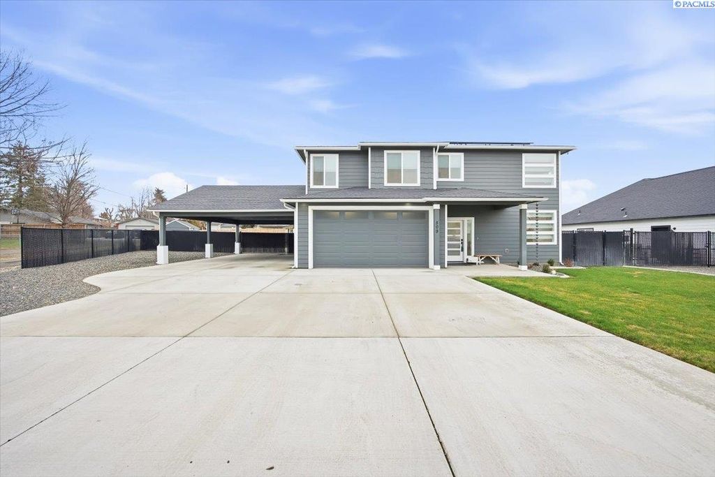 Photo of 509 Butternut Road, Grandview, WA 98930 (MLS # 290294)