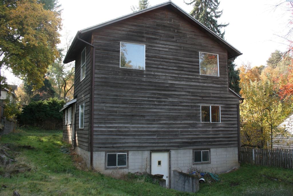 Photo of 520 SE Jackson St, Pullman, WA 99163 (MLS # 288583)