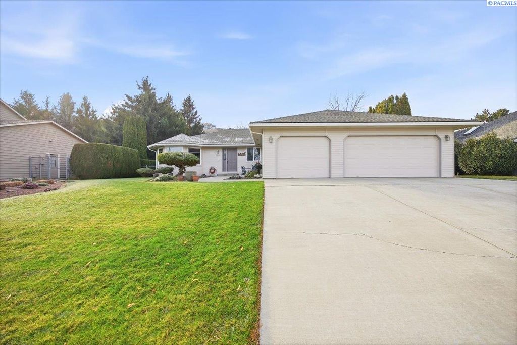 Photo of 7215 W 15th Ave, Kennewick, WA 99338 (MLS # 289594)