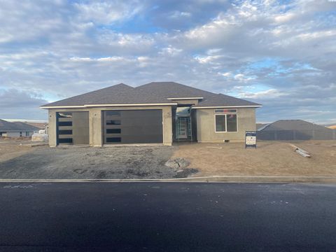 Photo of 2820 S Alaska St, Kennewick, WA 99338 (MLS # 287425)