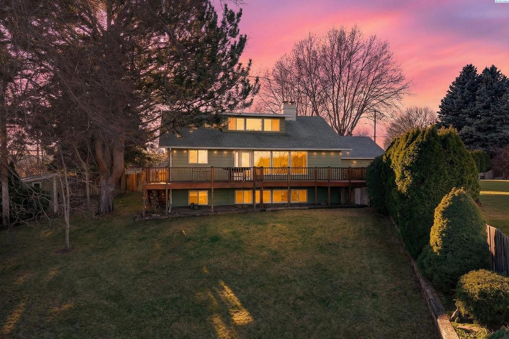 Photo of 2319 S Garfield St, Kennewick, WA 99301 (MLS # 289553)