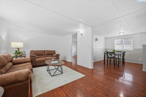 Photo of 90 S Verbena St #28, Kennewick, WA 99338 (MLS # 288409)