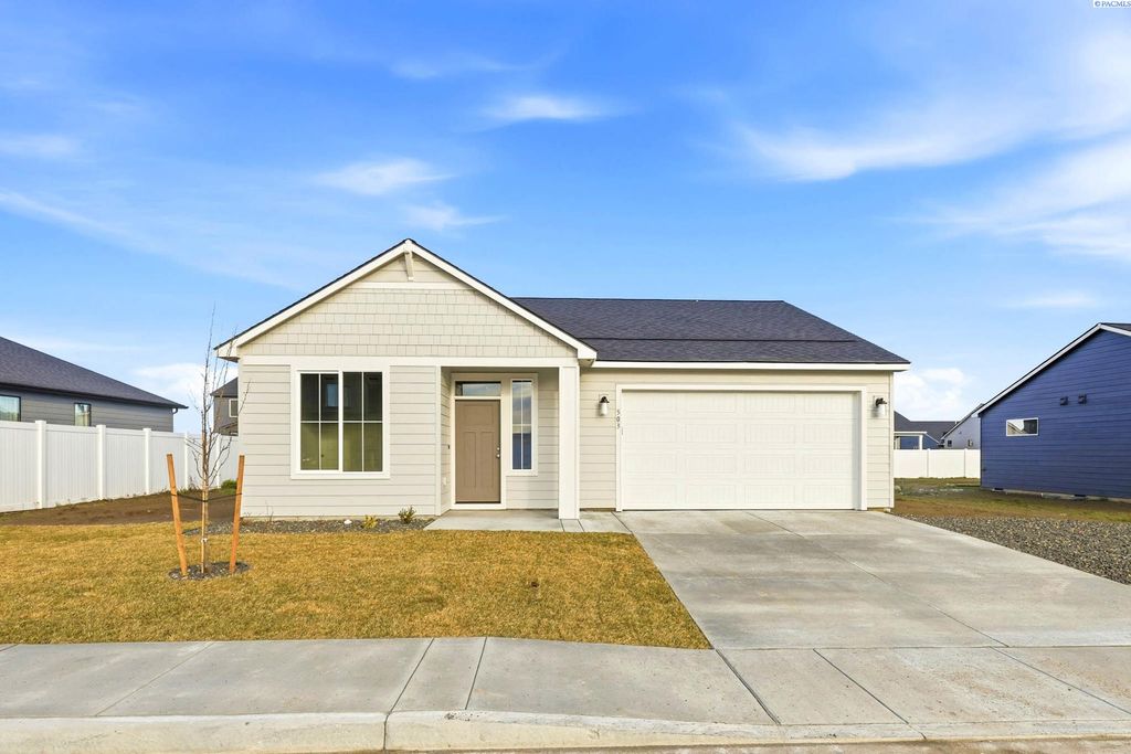 Photo of 503 Amberly Ave, Grandview, WA 98930 (MLS # 289775)