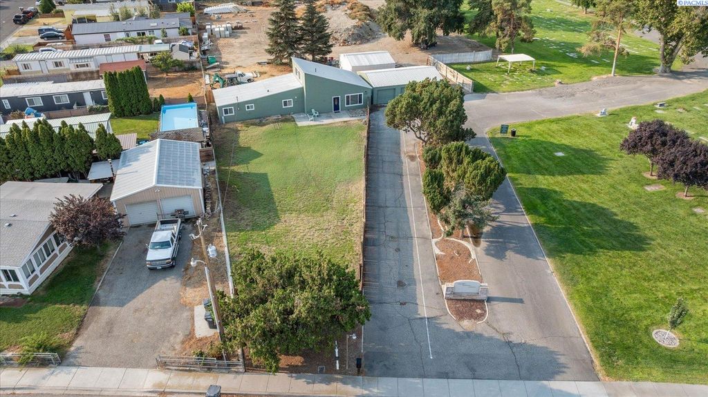 Photo of 2320 W Frontage Rd, Pasco, WA 99301 (MLS # 287537)