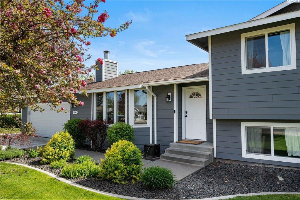 Photo of 401 W 48th Avenue, Kennewick, WA 99337 (MLS # 291943)