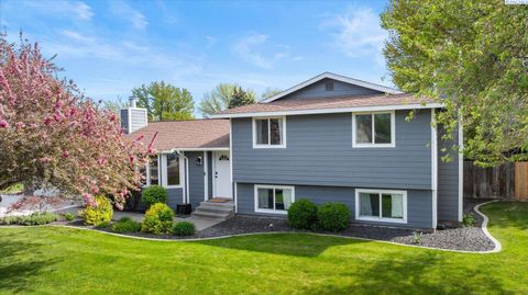 Photo of 401 W 48th Avenue, Kennewick, WA 99337 (MLS # 291943)