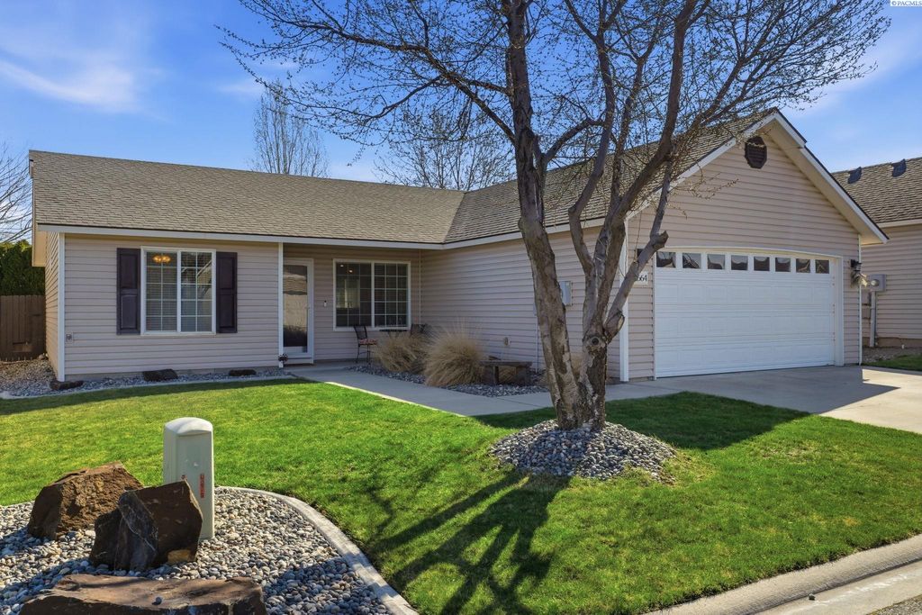 Photo of 1664 Brittlebush Ln, Richland, WA 99352 (MLS # 291197)