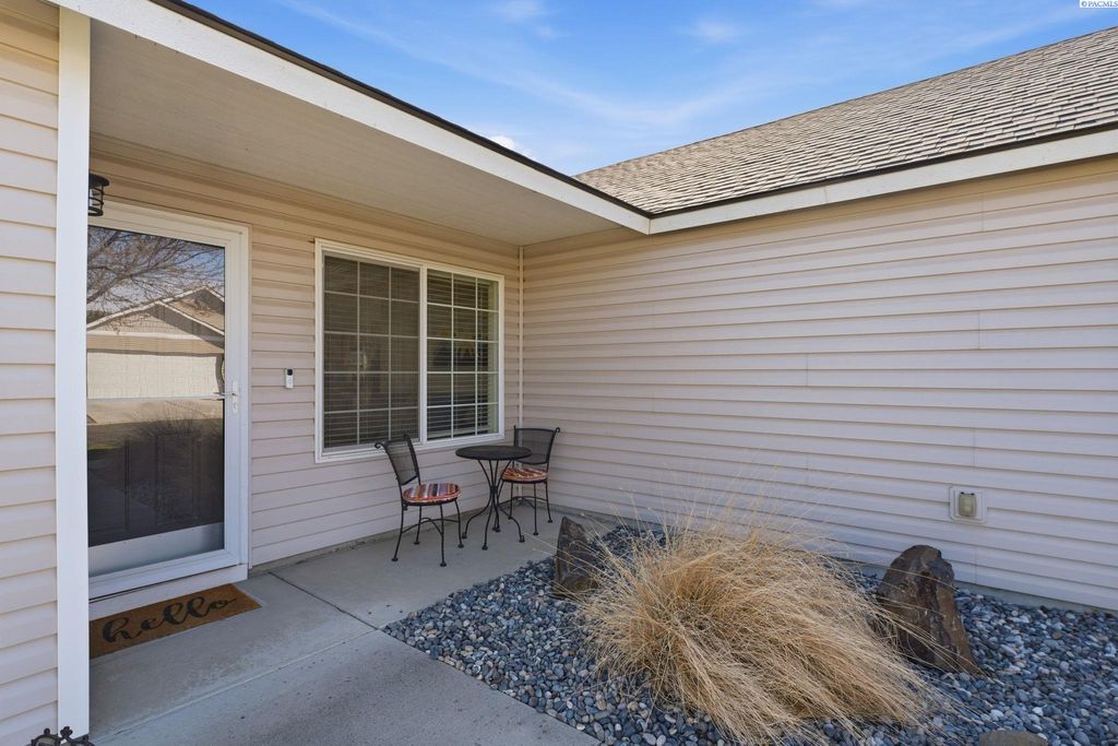 Photo of 1664 Brittlebush Ln, Richland, WA 99352 (MLS # 291197)