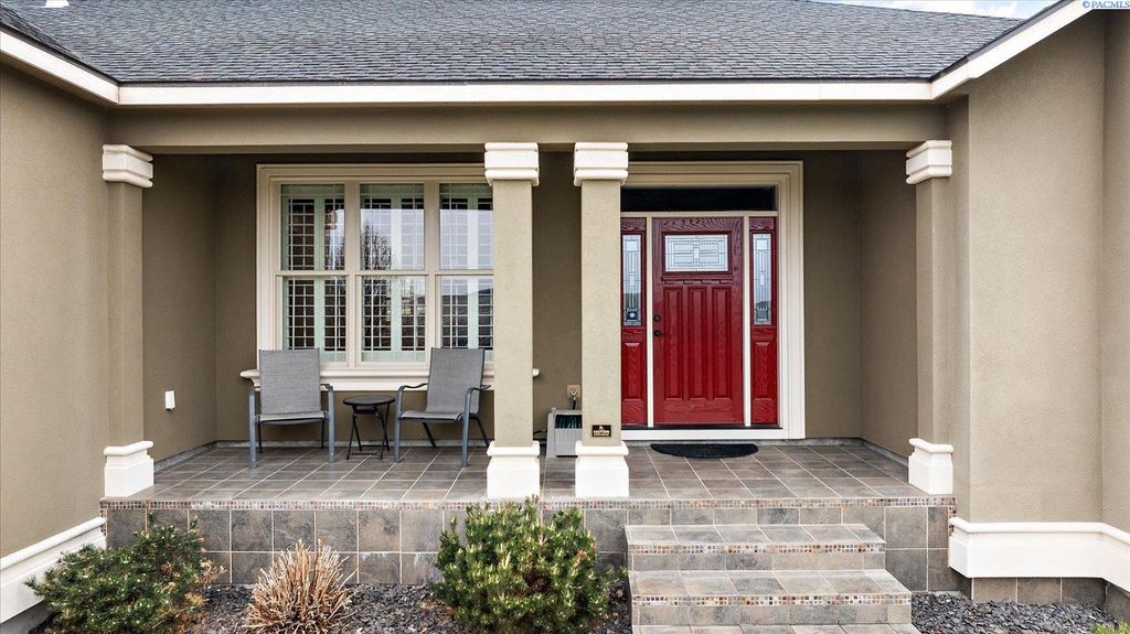 Photo of 1417 Purple Sage St, Richland, WA 99352 (MLS # 290099)