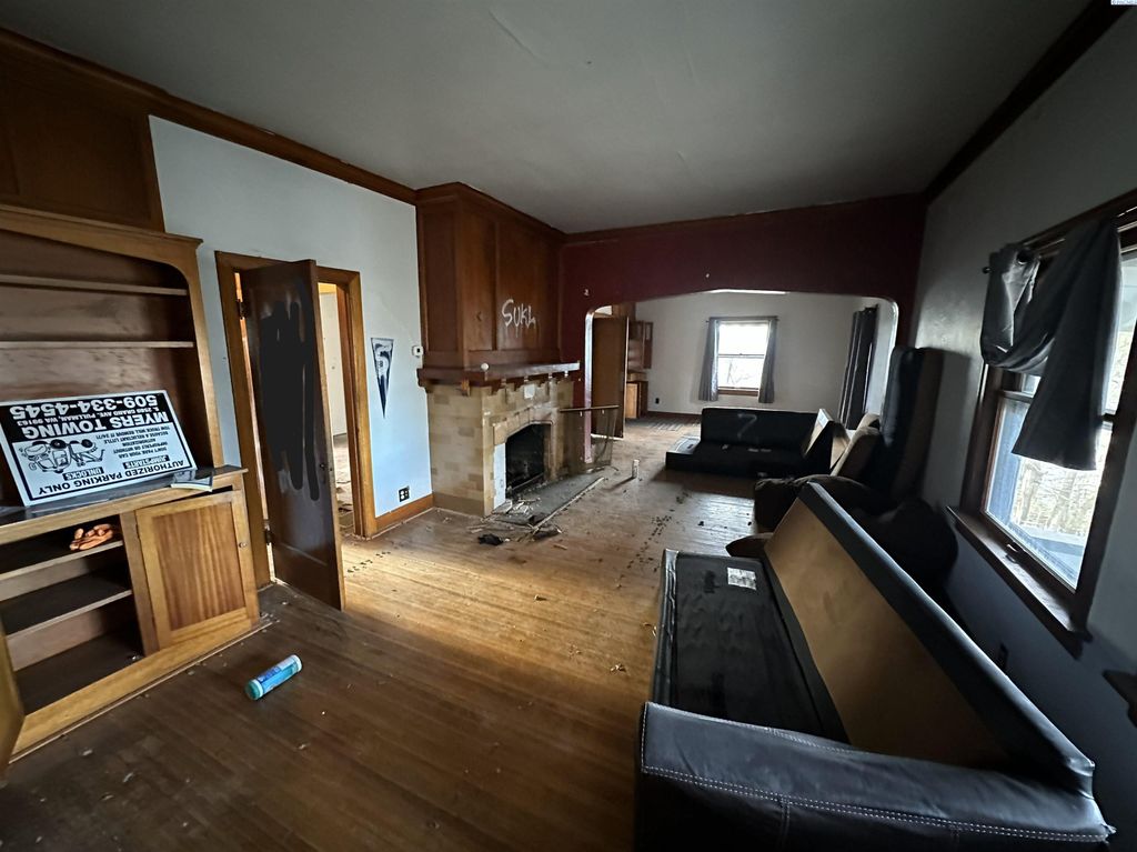 Photo of 960 NE Maple St, Pullman, WA 99163 (MLS # 289640)