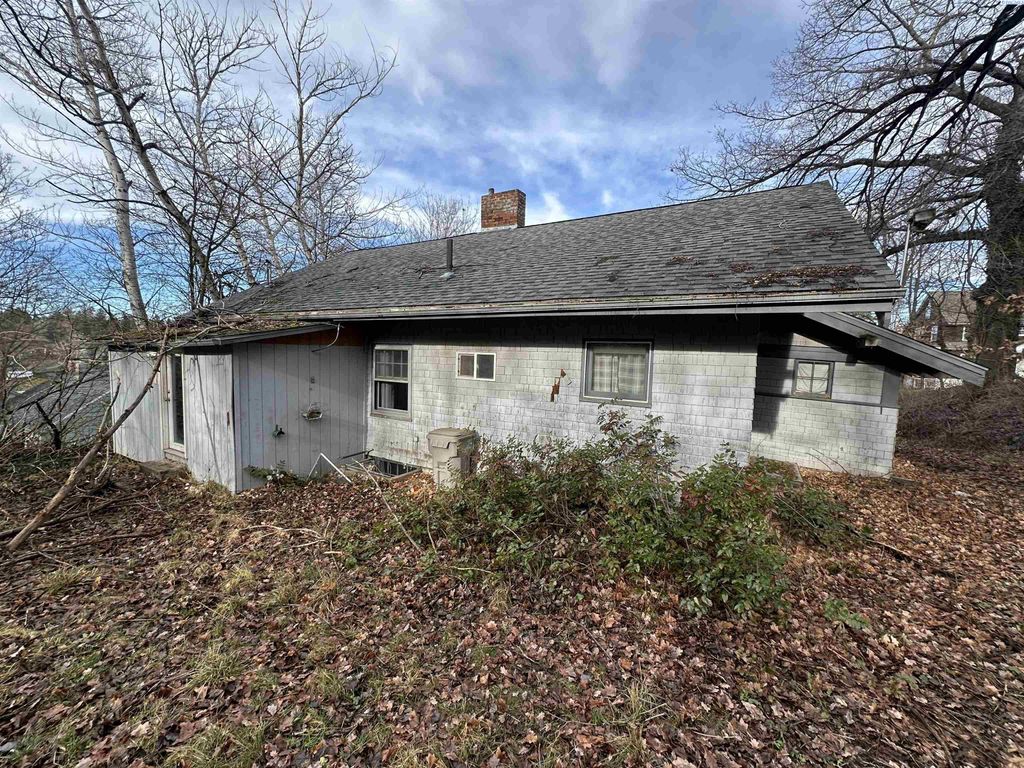 Photo of 960 NE Maple St, Pullman, WA 99163 (MLS # 289640)