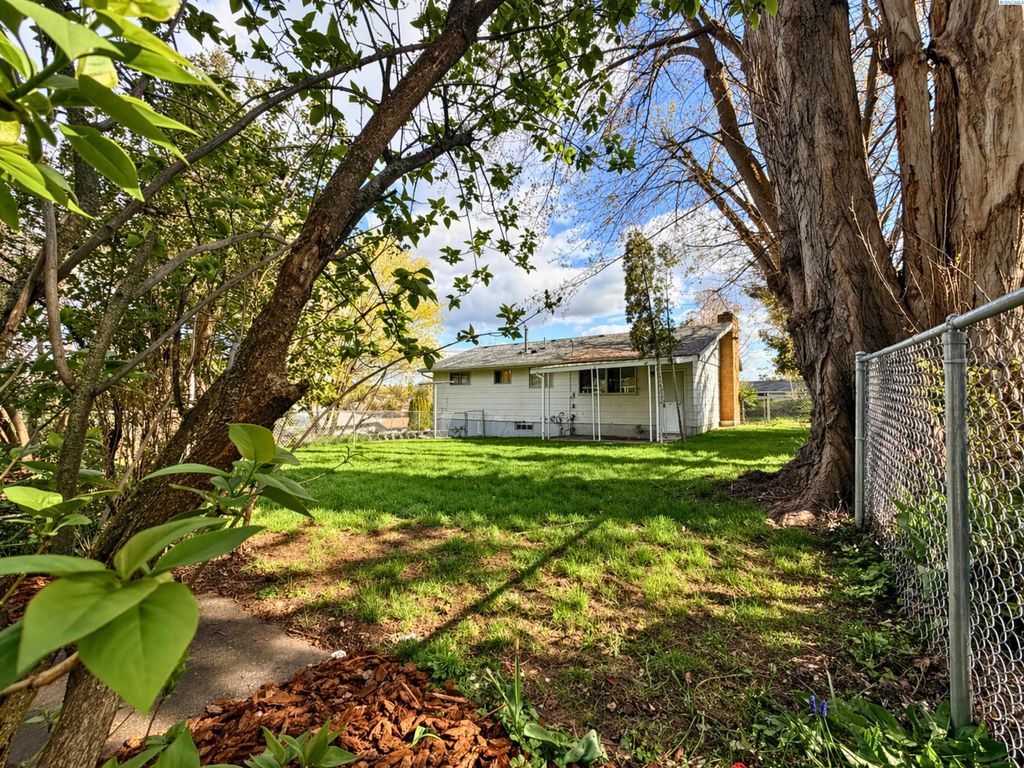 Photo of 220 NW Timothy Street, Pullman, WA 99163 (MLS # 292230)