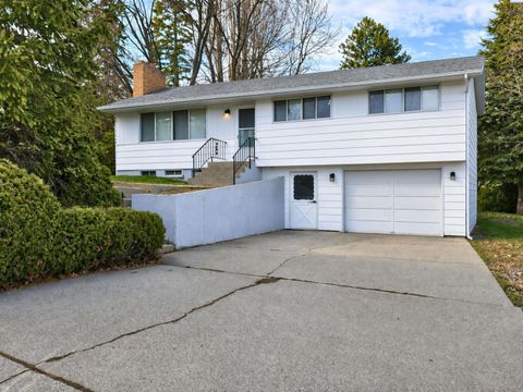 Photo of 220 NW Timothy Street, Pullman, WA 99163 (MLS # 292230)