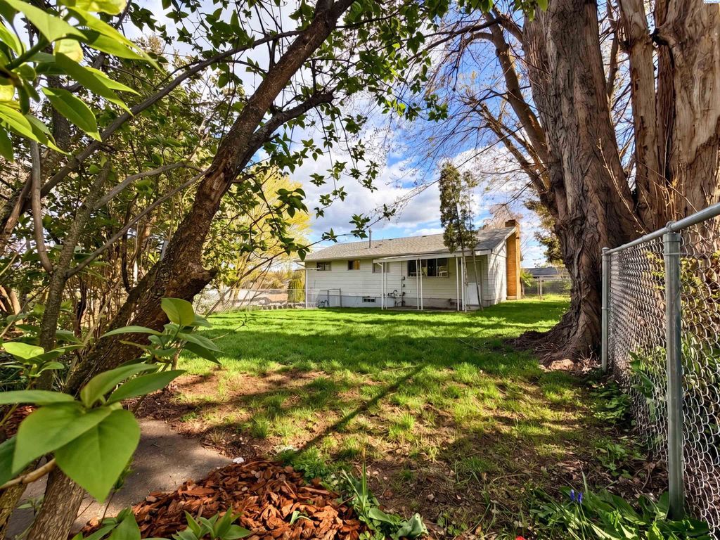 Photo of 220 NW Timothy Street, Pullman, WA 99163 (MLS # 292230)