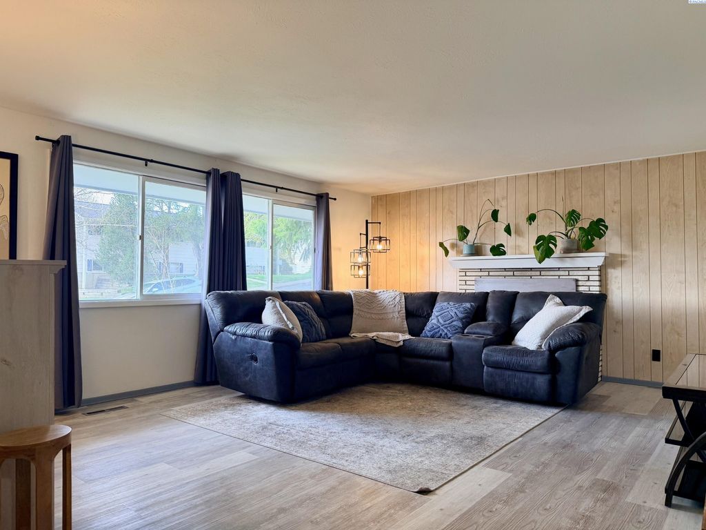 Photo of 220 NW Timothy Street, Pullman, WA 99163 (MLS # 292230)