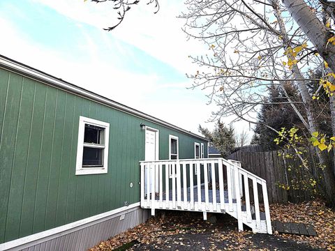 Photo of 260 NW Golden Hills #54 Dr, Pullman, WA 99163 (MLS # 288866)