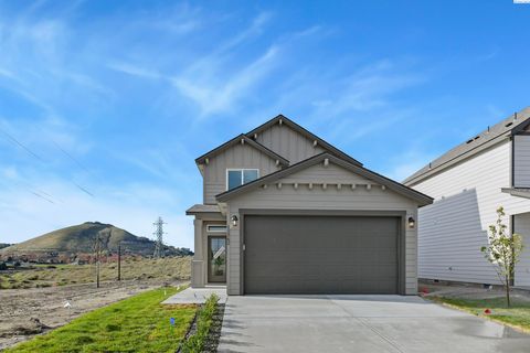 Photo of 10562 Clearwater Dr, Kennewick, WA 99336 (MLS # 291834)