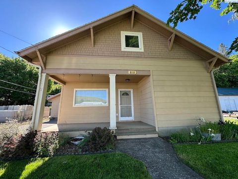 Photo of 810 N Clay St, Colfax, WA 99111 (MLS # 293203)