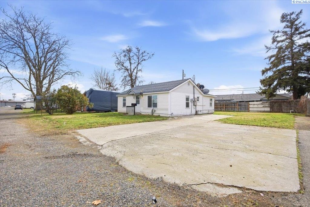 Photo of 1503 W 4th Pl, Kennewick, WA 99336 (MLS # 290675)