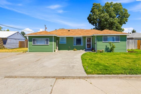 Photo of 322 N Zillah ST, Kennewick, WA 99336 (MLS # 293711)