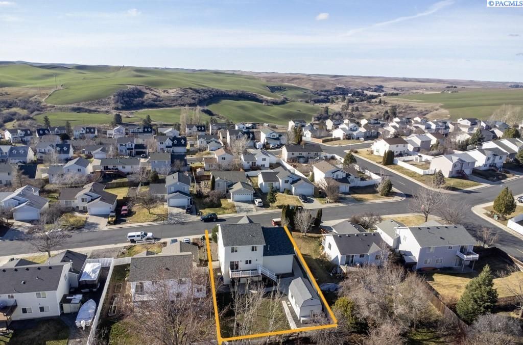 Photo of 1810 NW Arcadia Dr, Pullman, WA 99169 (MLS # 290516)