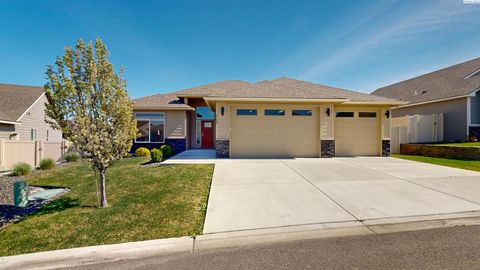 Photo of 3729 S Van Buren Pl, Kennewick, WA 99338 (MLS # 291995)